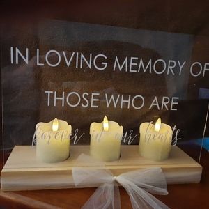 Memory plaque with flamless candles